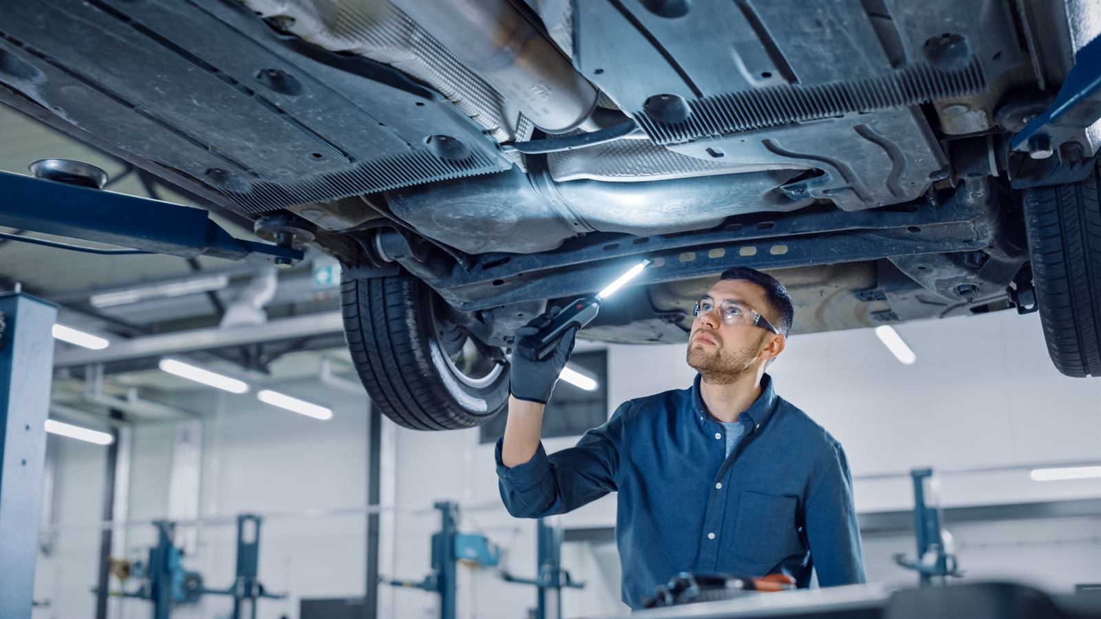 Mechanic carrying out DPF repairs